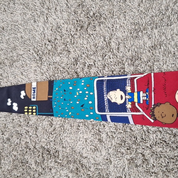 Vintage PEANUTS Snoopy/Charlie Brown soccer necktie - 100% silk - Picture 6 of 9